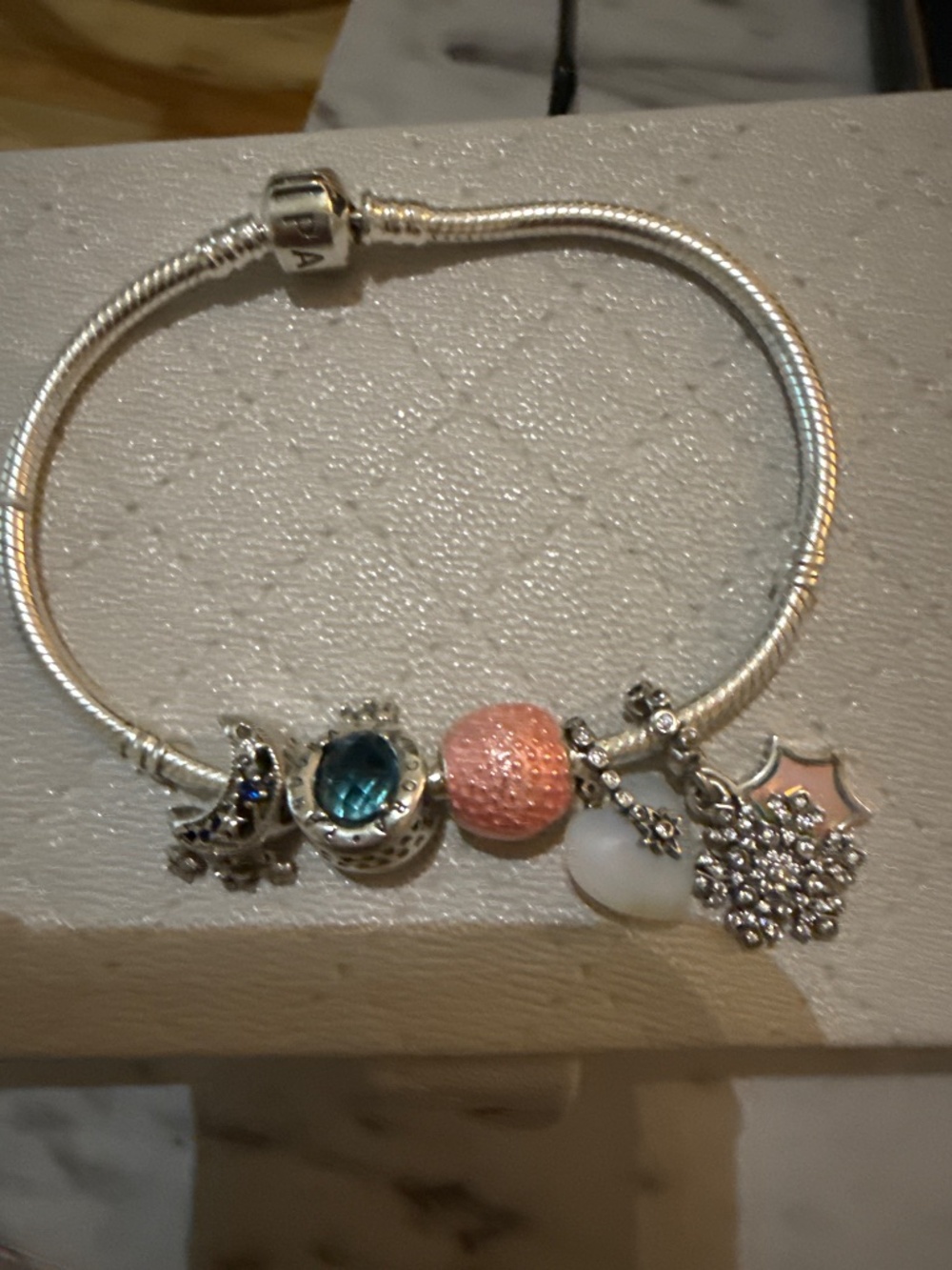 Pandora 8” braclet with 5 charms - Picture 2 of 2